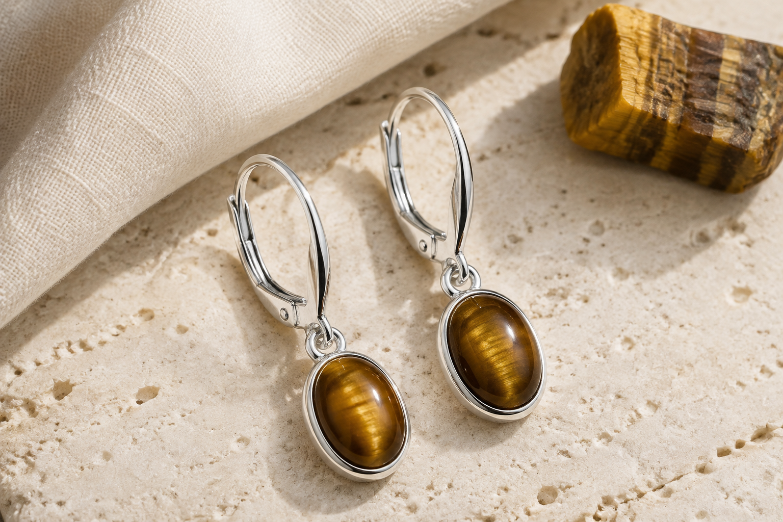 Boucles d’oreilles en œil de tigre avec attaches dormeuses
