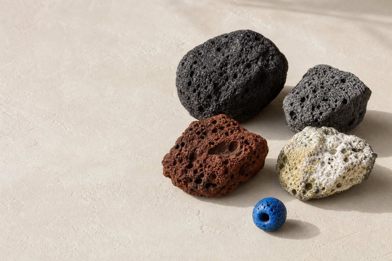 Couleurs naturelles et teintées de la pierre de lave