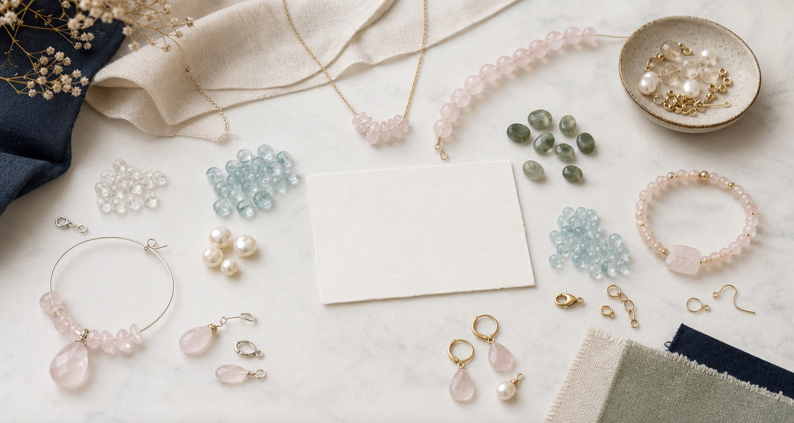 Palette de couleurs pour une collection de bijoux en quartz rose