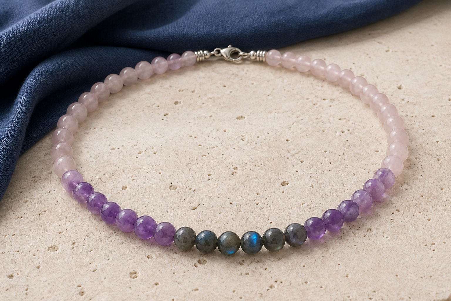 Collier entièrement composé de quartz rose, améthyste et labradorite