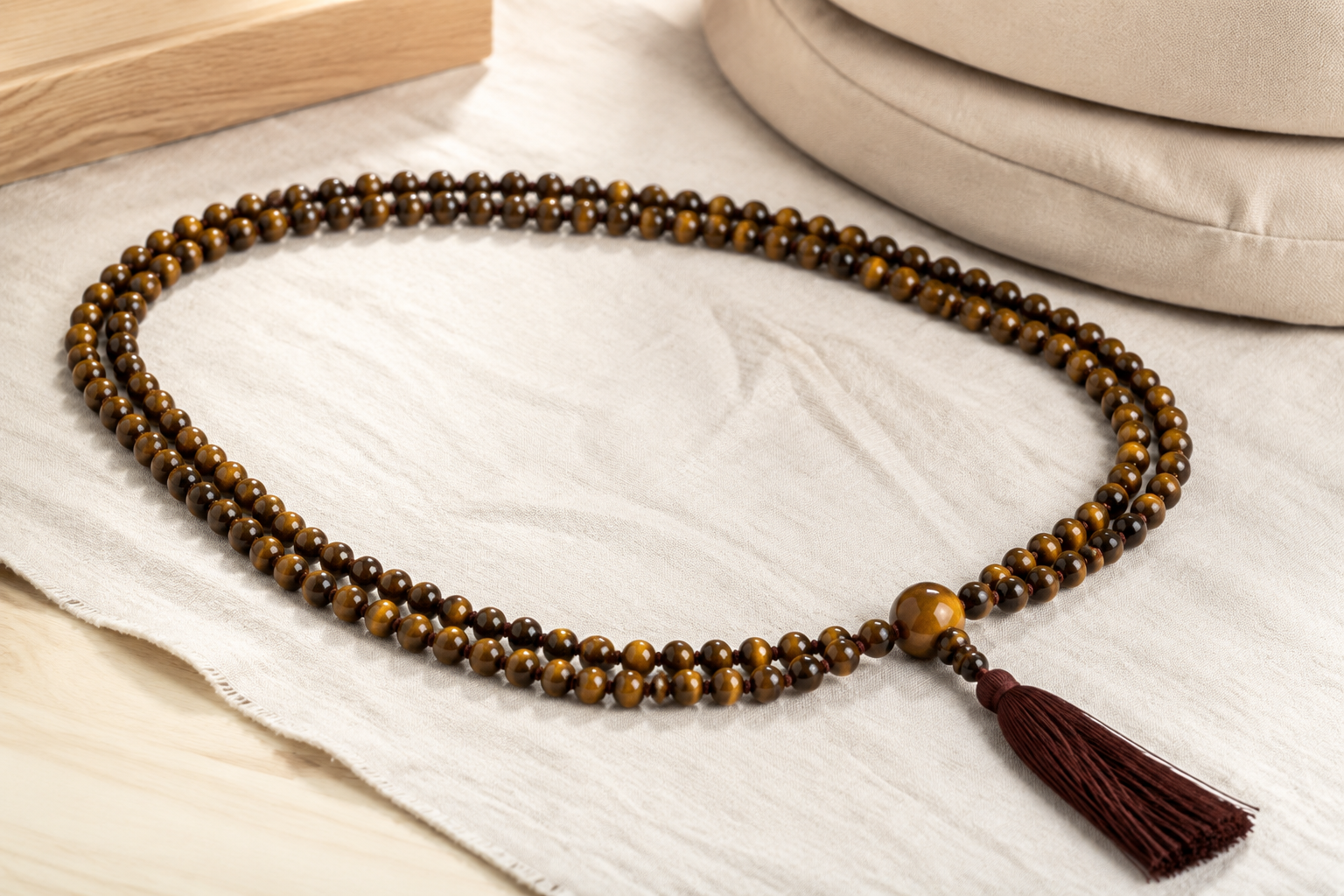 Mala en œil de tigre à nombreuses perles avec perle guru et pompon brun