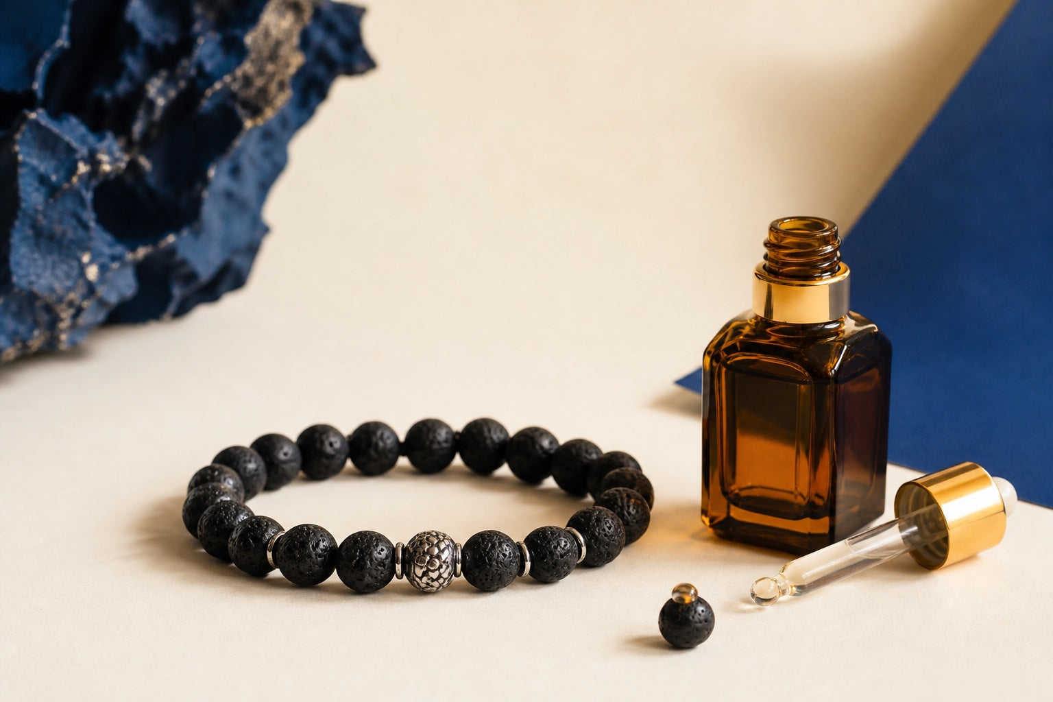 Bracelet en pierre de lave avec flacon de parfum et compte-gouttes