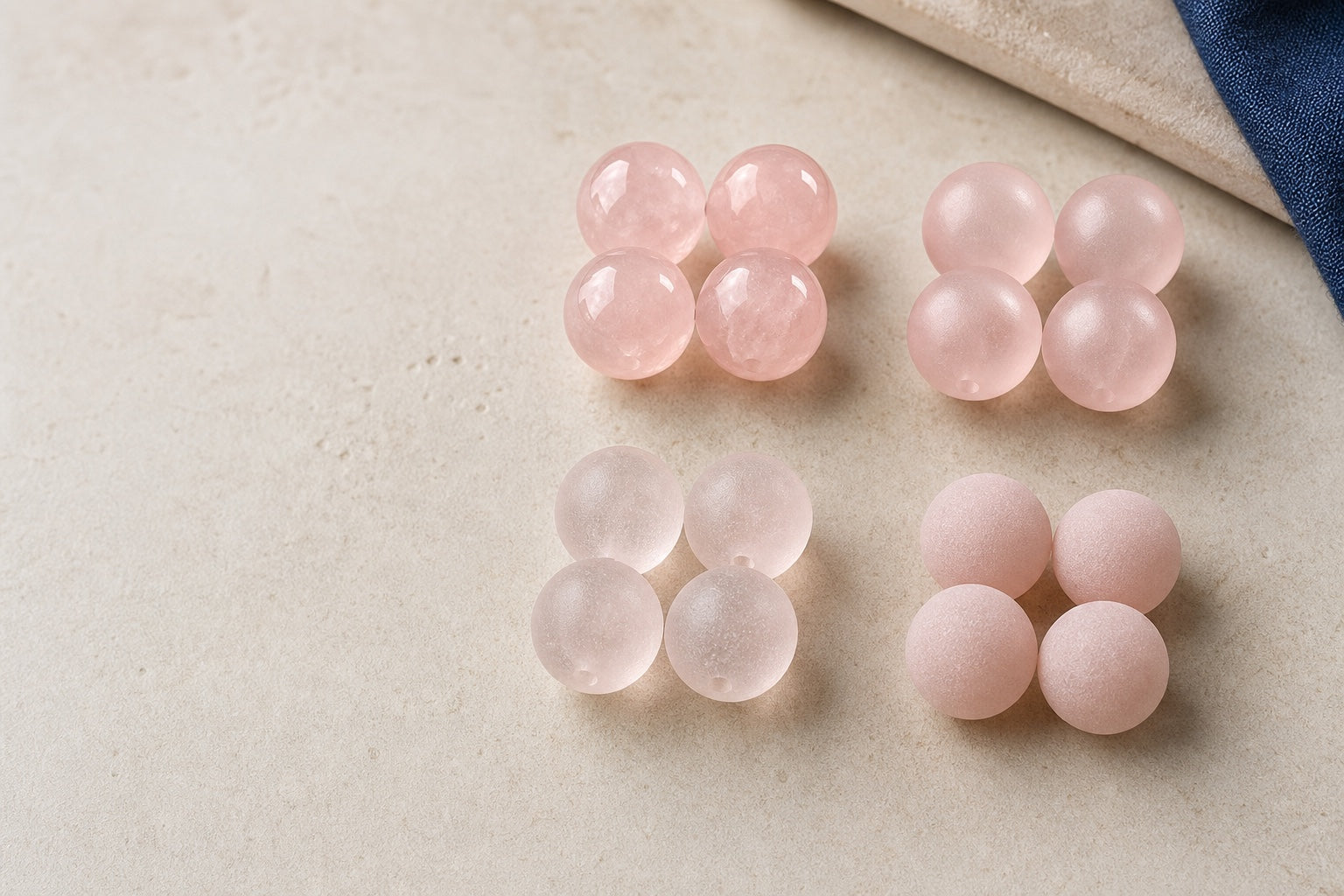 Quartz rose poli, dépoli, givré et mat comparés