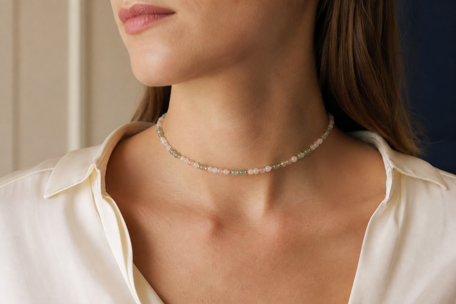 Ras-du-cou tendance en petites perles naturelles pastel